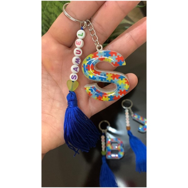 Chaveirinho Personalizado Autismo Letra S + Nome Miçanga